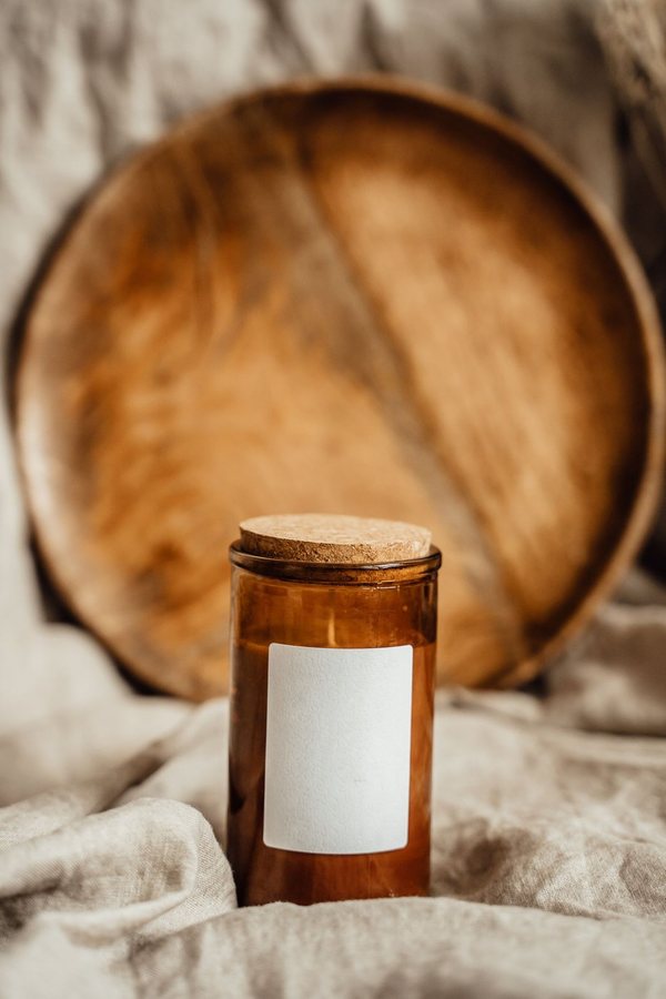 Vela y cuenco de madera